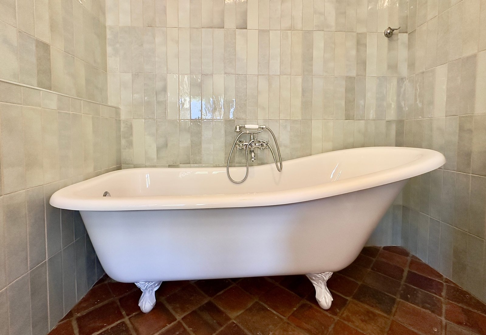 Magnifique baignoire sur pied au Clos des Fauvettes