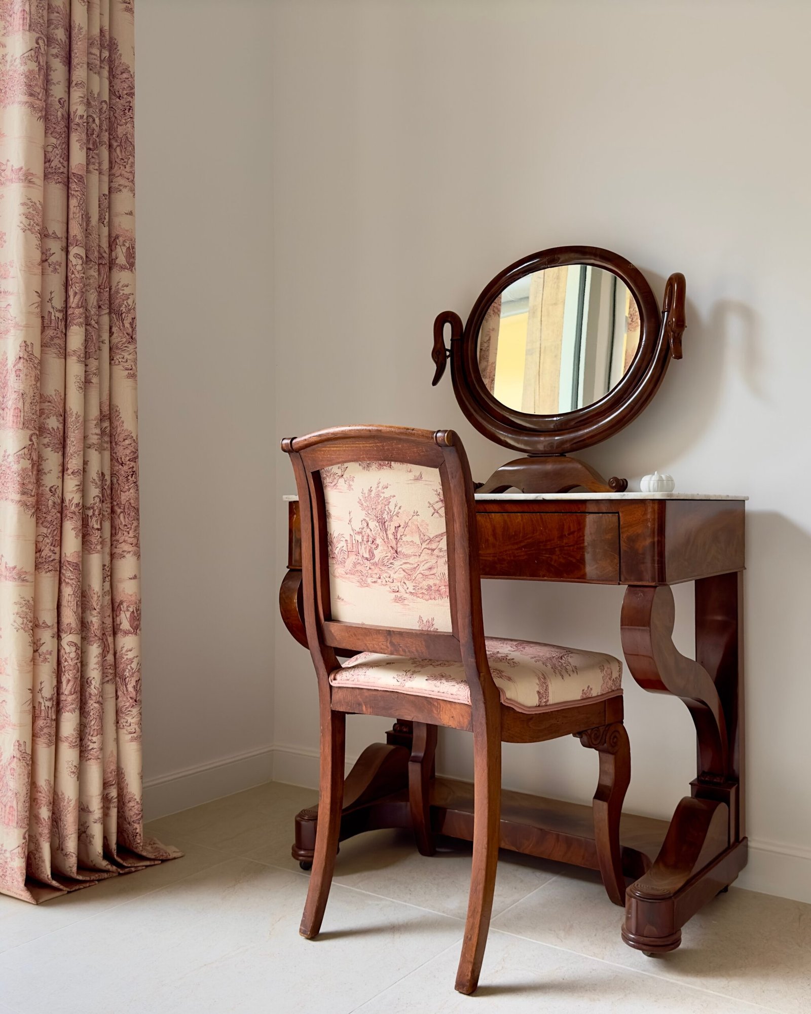 La coiffeuse de la chambre rose