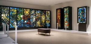 Le Musée du Verre François Décorchemont à Conches-en-ouche qui présente des collections d’art verrier de la fin du 19ème siècle à nos jours dans les domaines des arts décoratifs, du vitrail et de la sculpture contemporaine