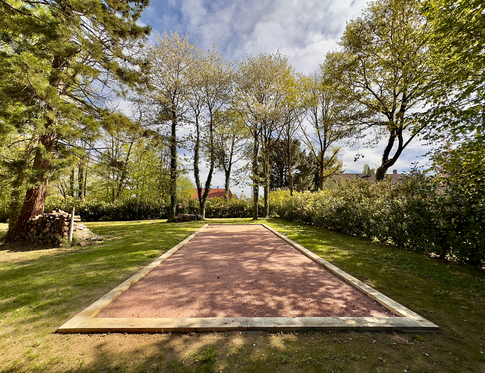 Détente entre amis ou en famille autour d'une partie de pétanque !