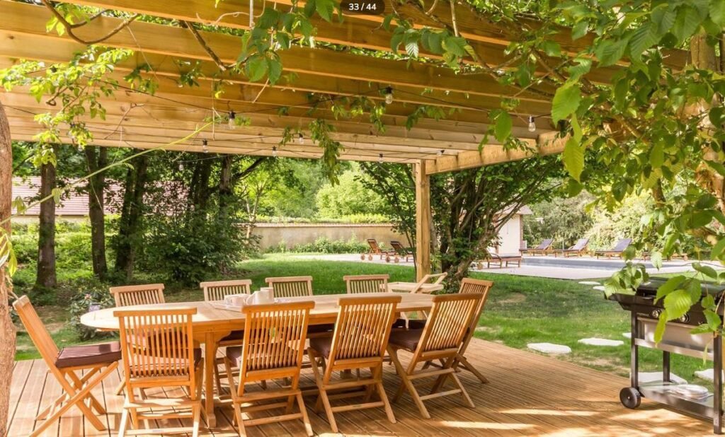 La magnifique pergola où il fait bon manger
